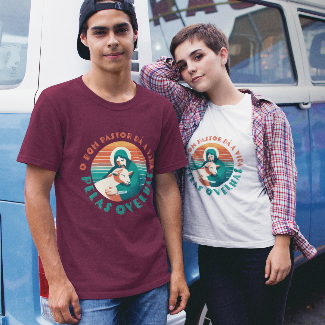 T-Shirt Unissex Humilitas Cloth: Coleção Voz Divina - O Bom Pastor (Modelo 2)