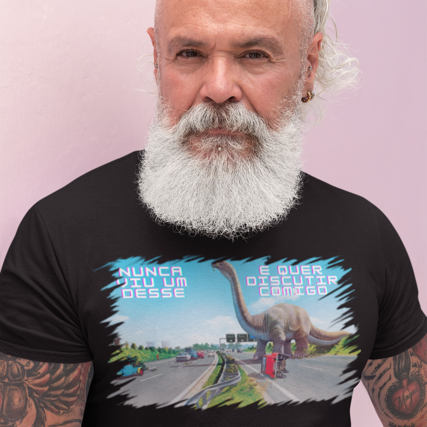 Camiseta Dinossauro na Rodovia com Frase