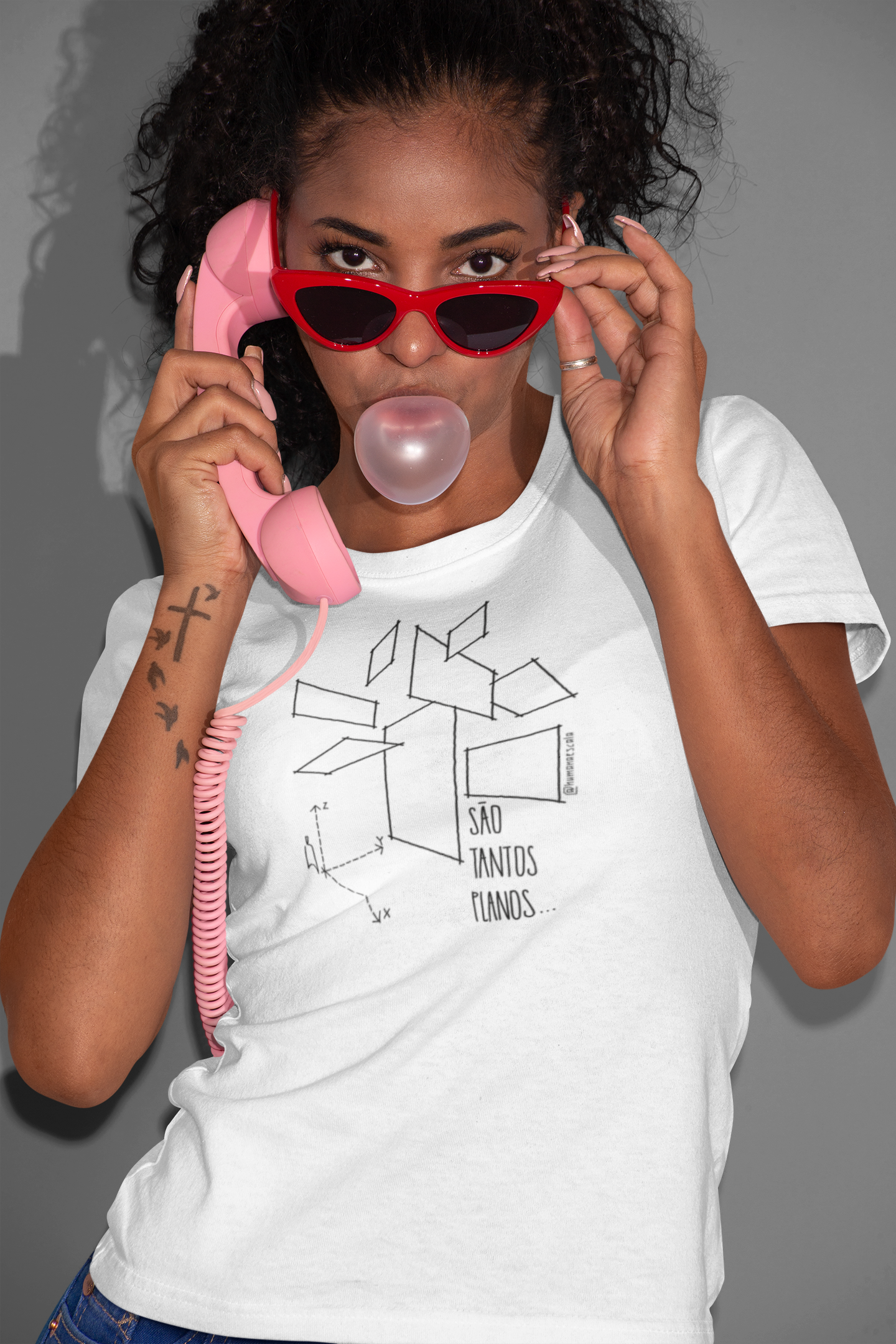 Camiseta Feminina Branca - São tantos planos
