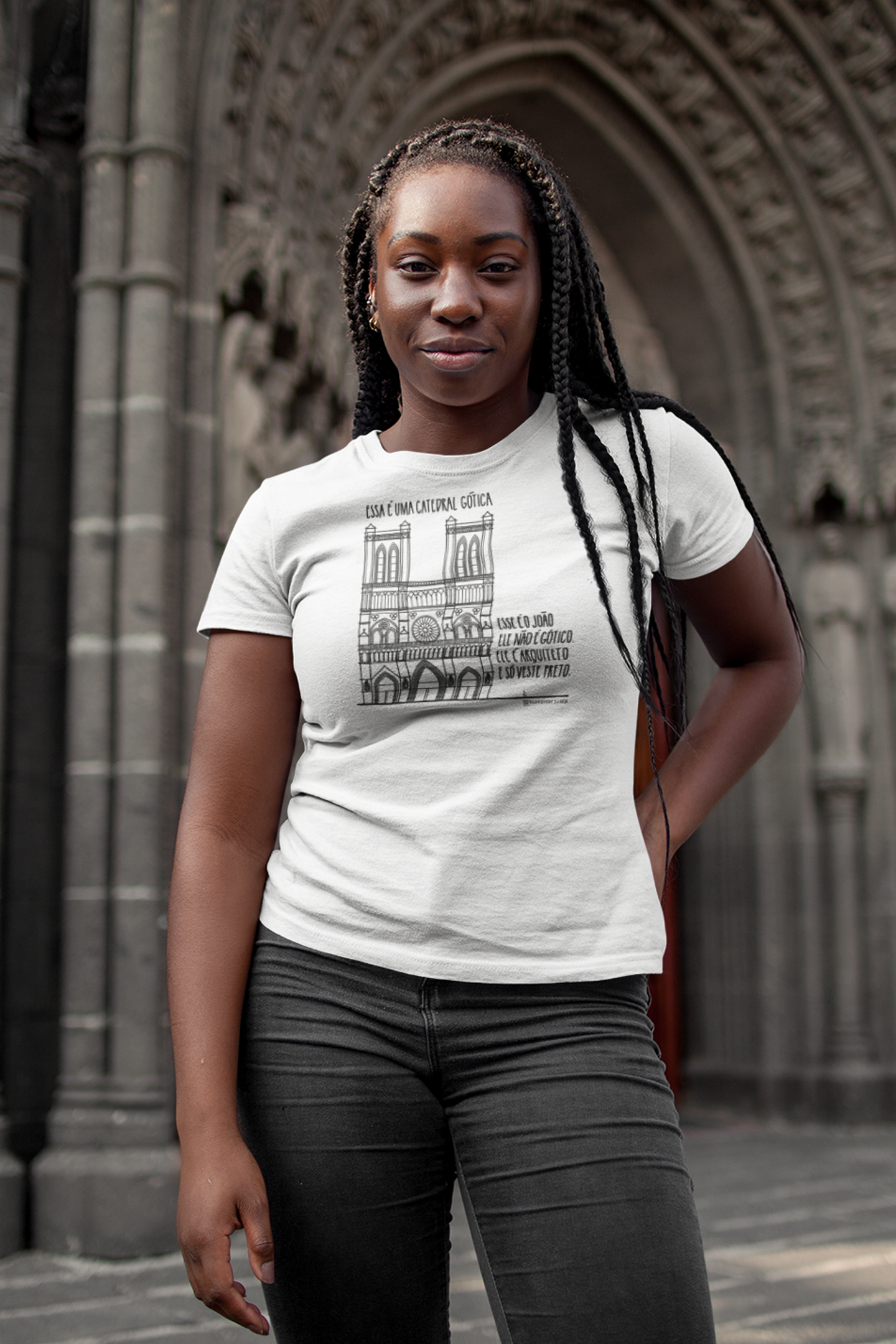 Camiseta Feminina Branca - Essa é uma catedral gótica