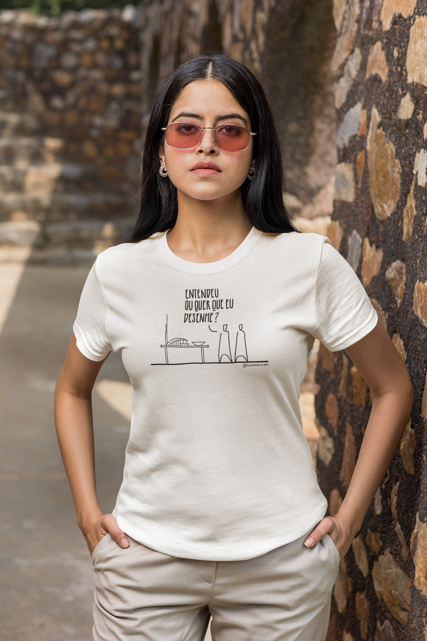 Camiseta Feminina Branca - Quer que eu desenhe?