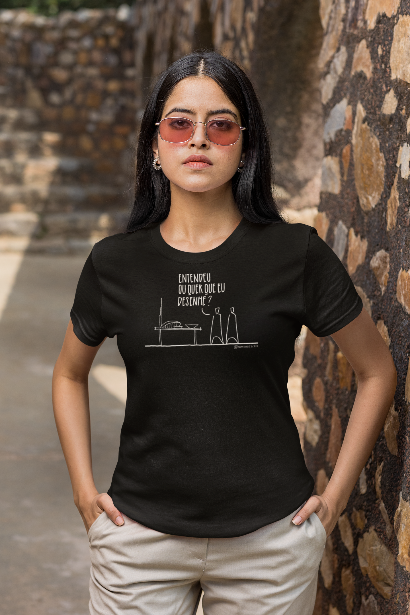 Camiseta Feminina Preta - Quer que eu desenhe?