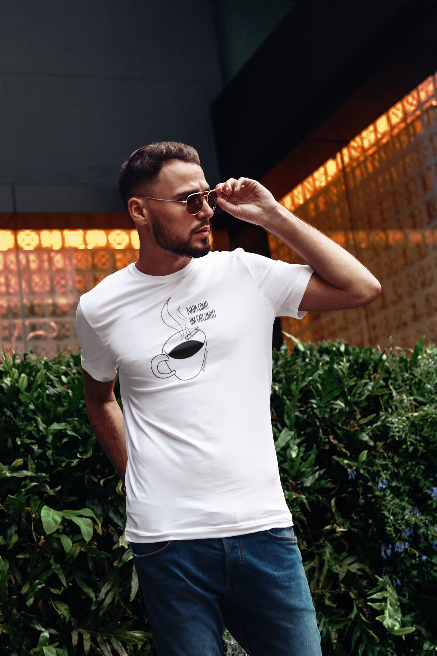 Camiseta Unissex Branca - Nada como um cafezinho