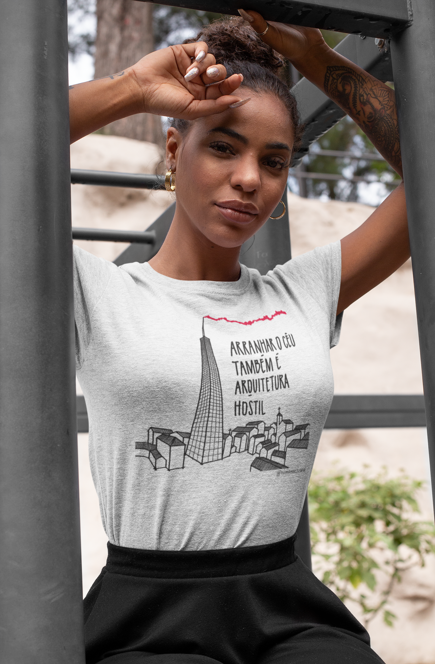 Camiseta Feminina Branca - Arquitetura Hostil