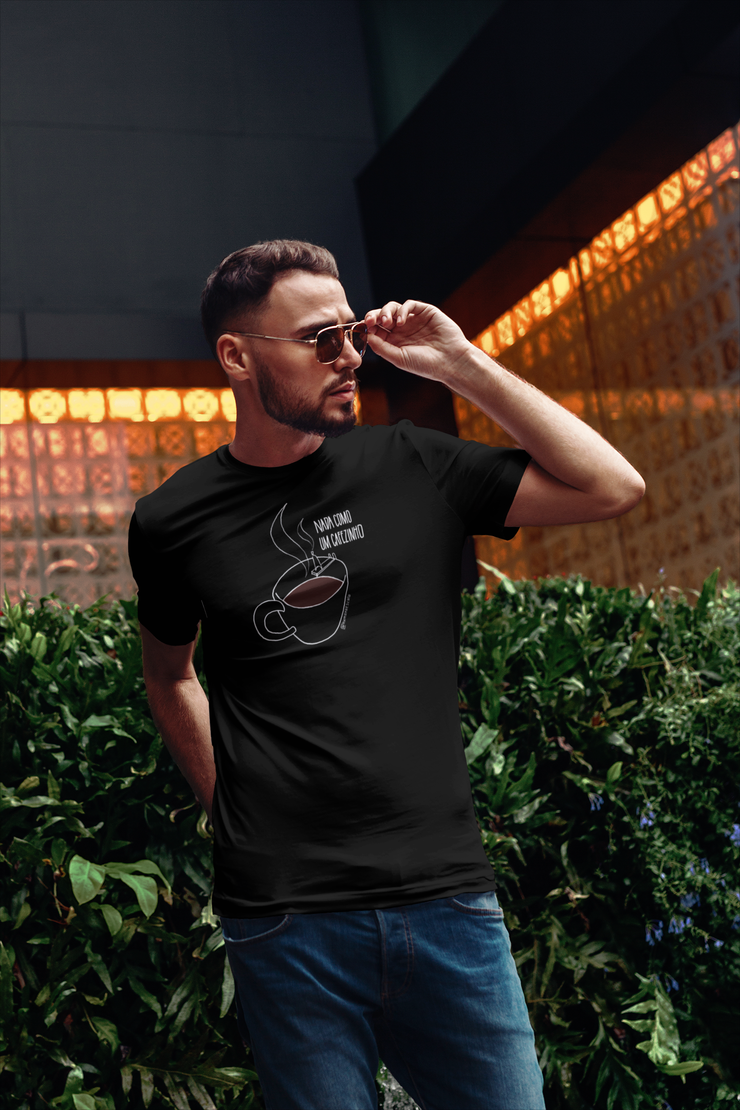 Camiseta Unissex Preta - Nada como um cafezinho