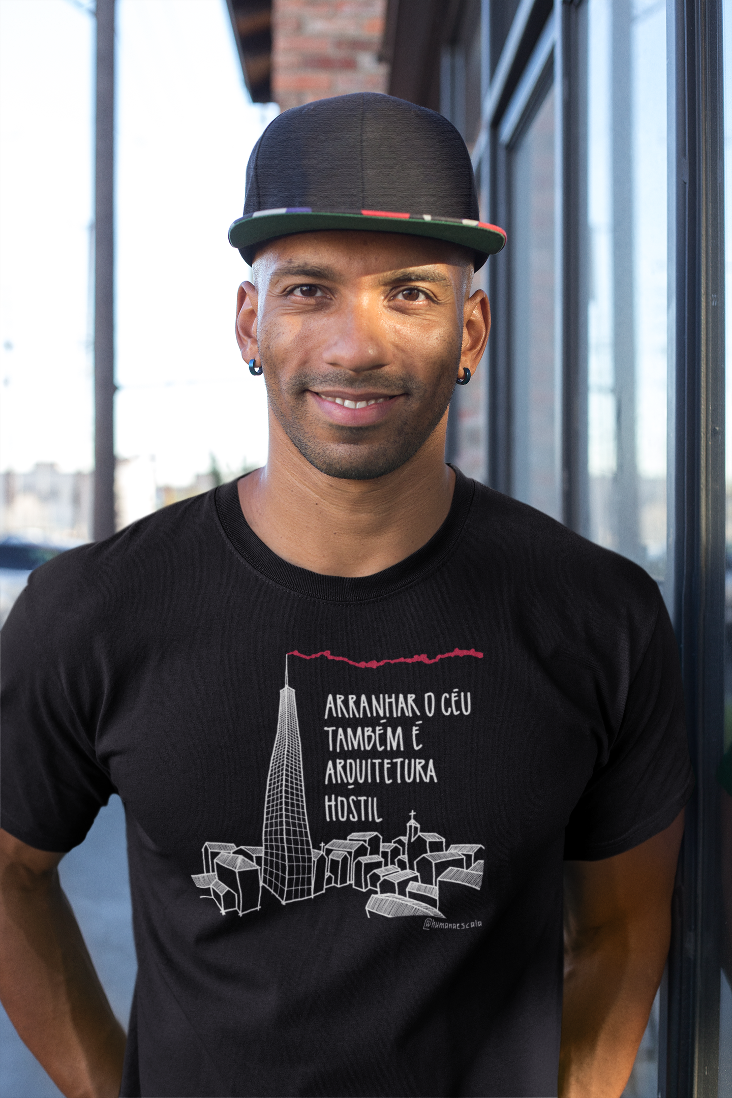 Camiseta Unissex Preta - Arquitetura Hostil